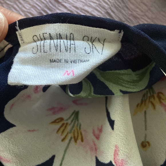 Floral Top - Picture 4 of 5